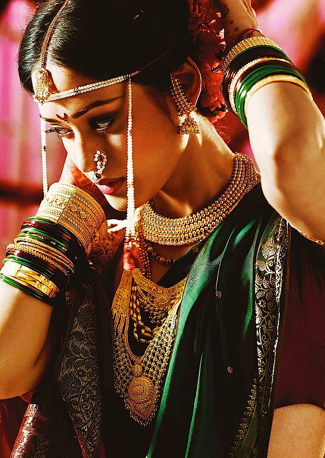 Panna młoda z Maharashtrian. Indyjska maestria biżuterii ślubnej