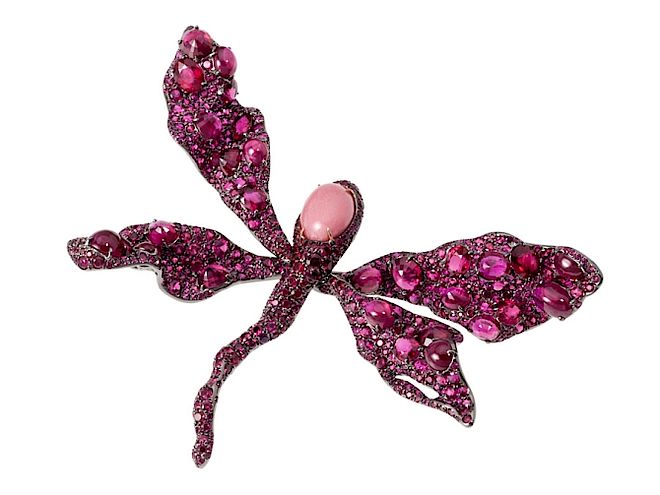 Broszka ważka Cindy Chao z perłą muszlową i rubinami. Biżuteria artystyczna Cindy Chao