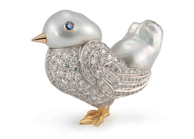 Broszka „Pisklę” Schepps z perłą, szafirem i diamentami w żółtym i białym złocie. Biżuteria, która zmieniła Amerykę 