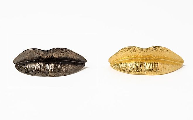 Złote pierścionki-usta - Jannis Jounellis. Biżuteria artystyczna i antyczna w Seulu 