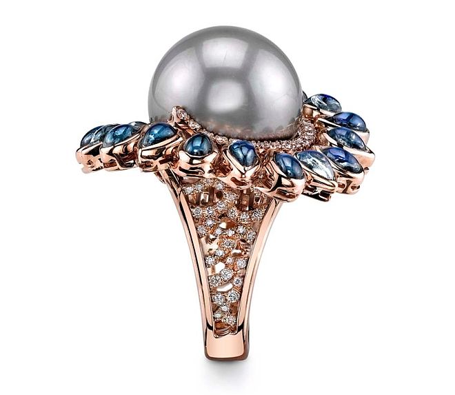 Pierścionek Evelyn H Jewelry z 16,5 mm perłą, w otoczeniu diamentów w szlifie gruszkowym
