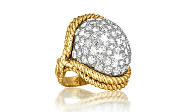 Pierścionek wykonany w złocie i platynie z diamentami